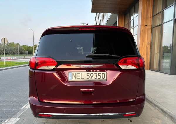 Chrysler Pacifica cena 114999 przebieg: 236900, rok produkcji 2017 z Warszawa małe 704